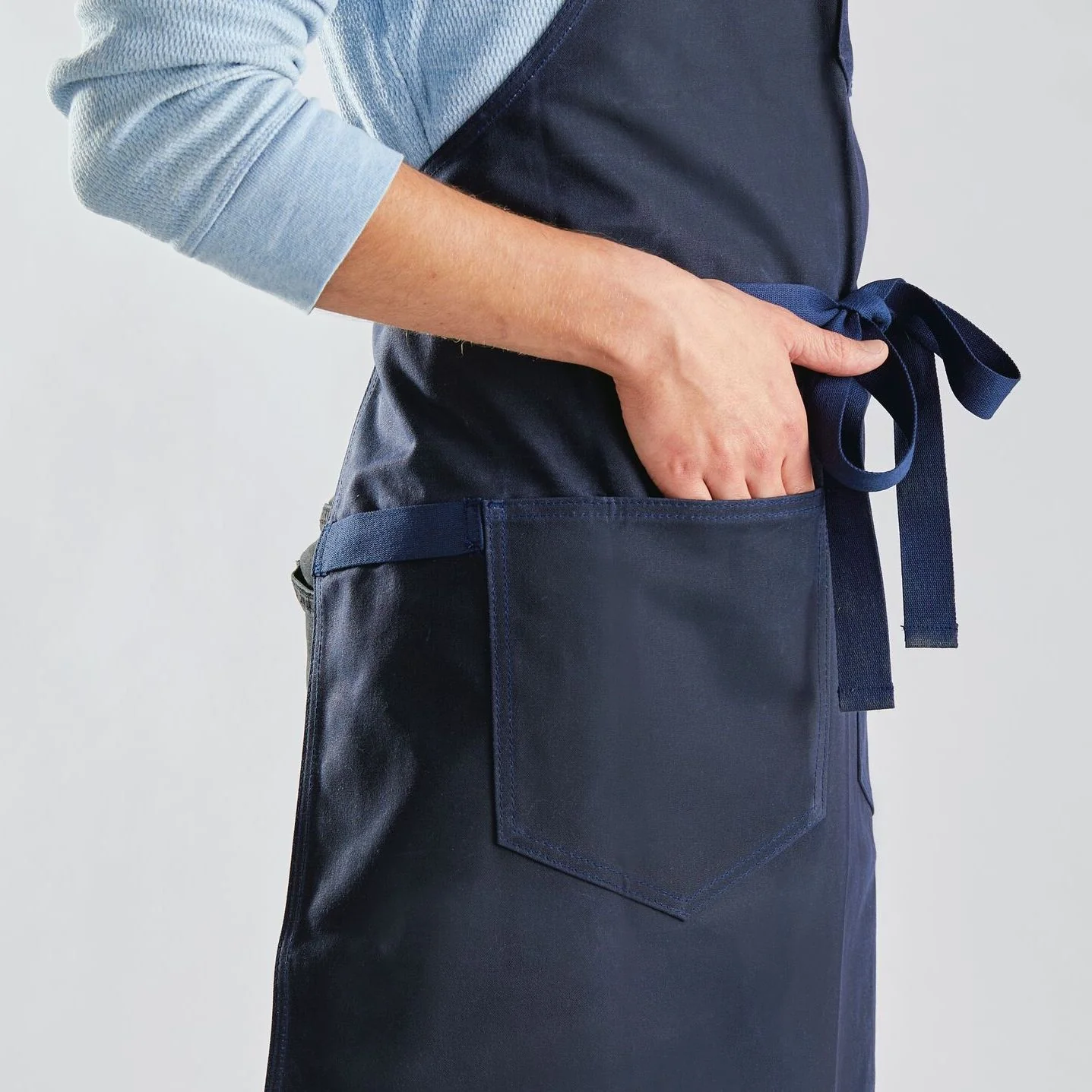Hestan x Hedley & Bennett Grilling Apron - Image 4